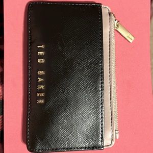 Like new zippered card holder wallet